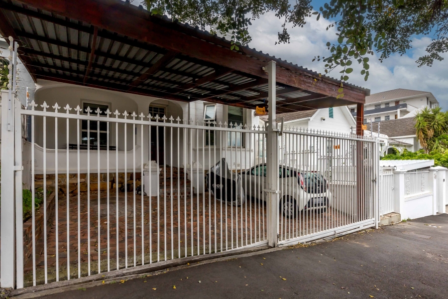 To Let 4 Bedroom Property for Rent in Vredehoek Western Cape